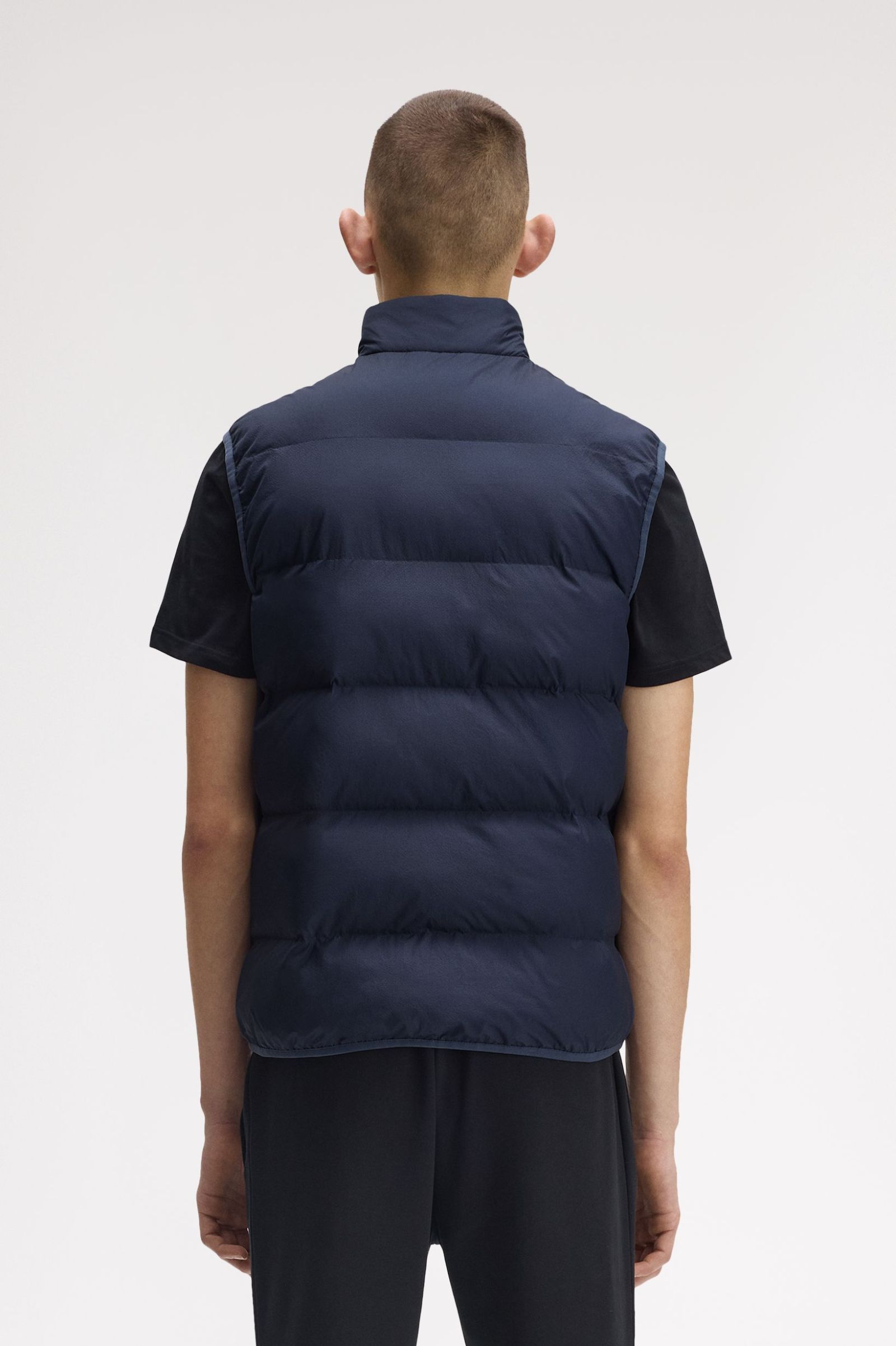 J8522_738_V2_Q325_MOD3_BACK